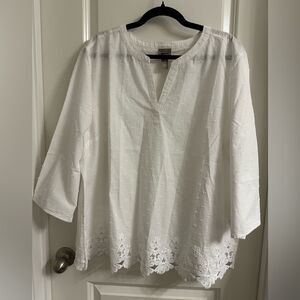 Chico’s Lace Embroidered Hem 3/4 Sleeve Top Size 4 Popover Sleeve V Neck White